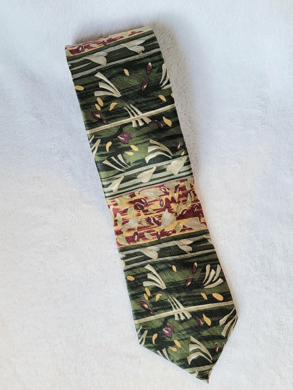 Stonehenge Ltd J. Garcia Jerry Garcia 100% silk Tie Green Yellow Abstract